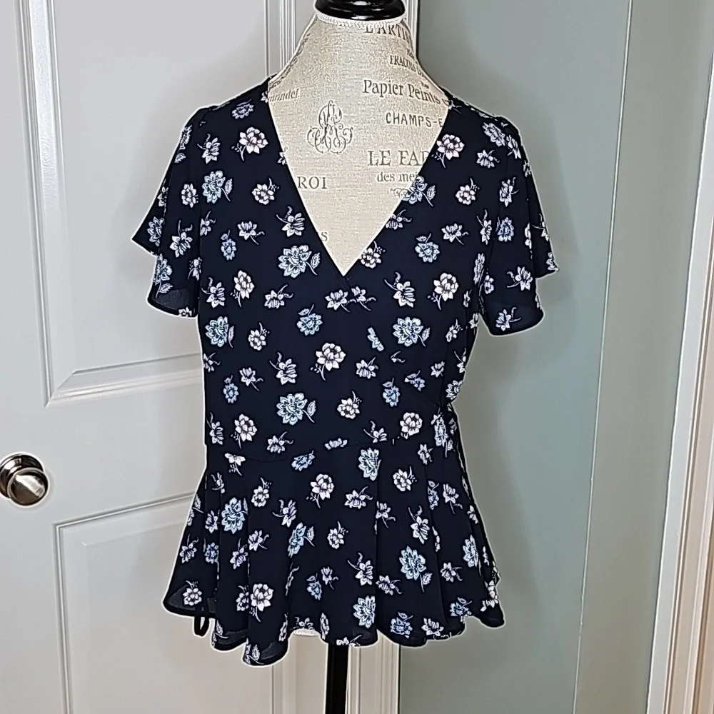 Ann Taylor LOFT Navy And Pink Floral V-Neck Blouse Top - Size Medium - Picture 2 of 7